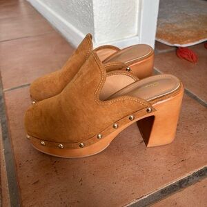 Light brown tan suede studded platform block heel clogs